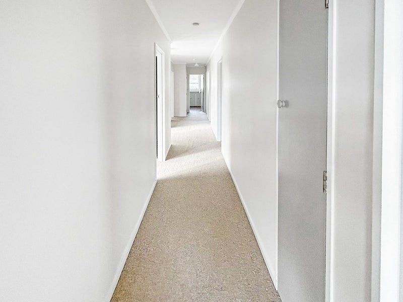 29 Anakiwa Street, Kelvin Grove, Palmerston North - Carousel 2