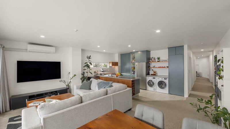 8C Madeira Lane, Grafton, Auckland - Carousel 1