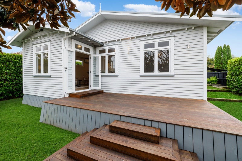 132 Forest Lake Road, Forest Lake, Hamilton - Carousel 1