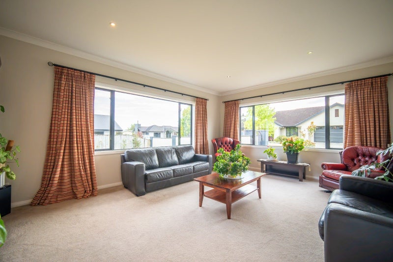 5 Perendale Close, Richmond, Richmond - Carousel 2