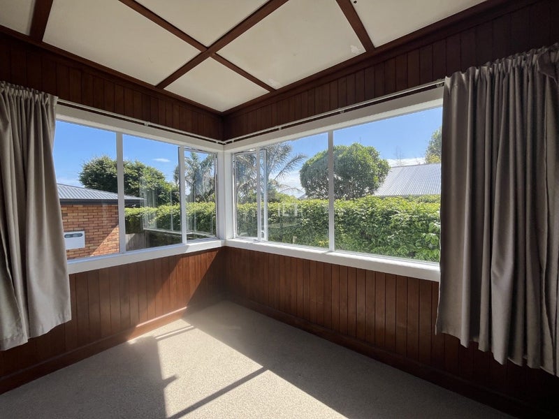 2/67 Northgate, Strandon, New Plymouth - Carousel 1