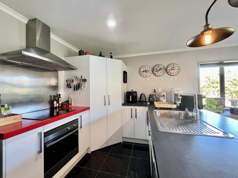 3 Diamond Grove, Brown Owl, Upper Hutt - Carousel 2