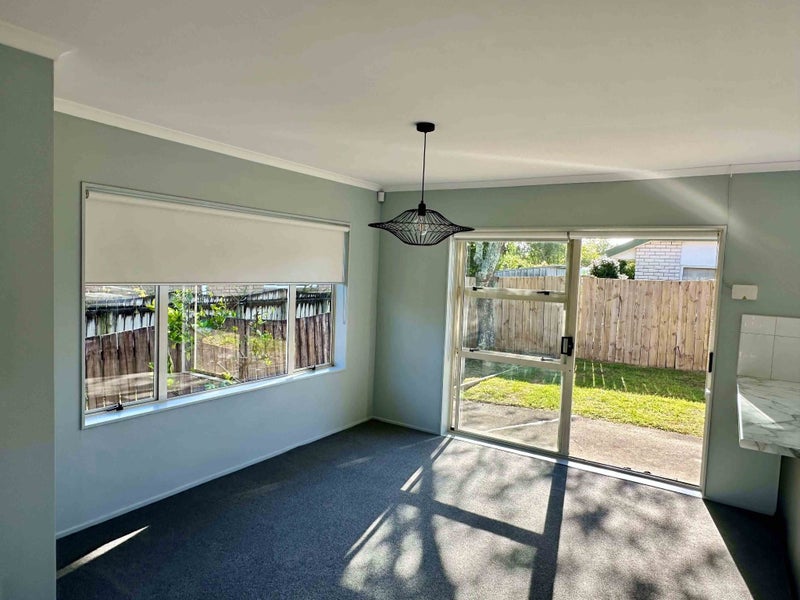2/327 Botany Road, Golflands, Auckland - Carousel 2