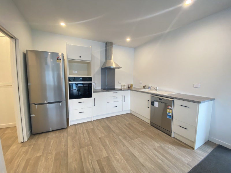 6 De La Mare Place, Frankton, Queenstown - Carousel 2