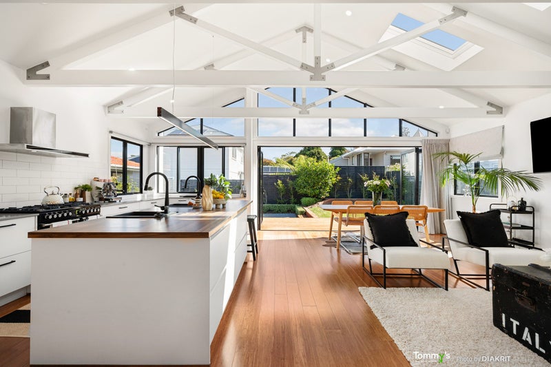 21 Nottingham Street, Karori, Wellington - Carousel 2