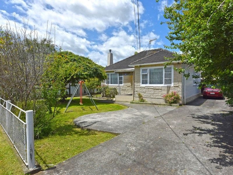 13 Heretaunga Square, Silverstream, Upper Hutt - Carousel 1