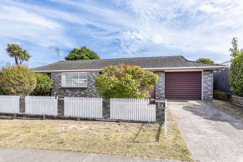 2 Beachwater Grove, Paraparaumu Beach, Paraparaumu - Carousel 1
