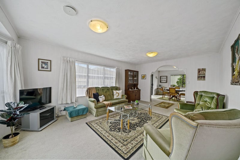 98 Oxford Street, Tawa, Wellington - Carousel 2