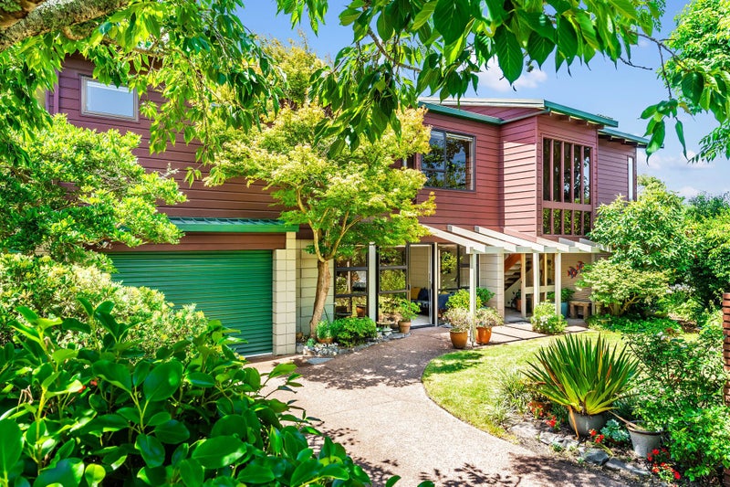 7 Helvetia Drive, Browns Bay, Auckland - Carousel 1