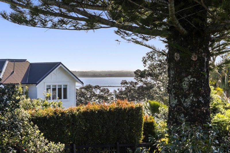 2/245 Jervois Road, Herne Bay, Auckland - Carousel 2