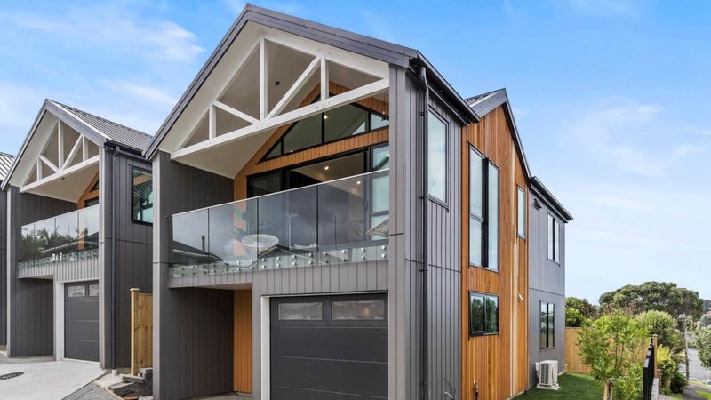 1/8 Auld Street, Torbay, Auckland - Carousel 1