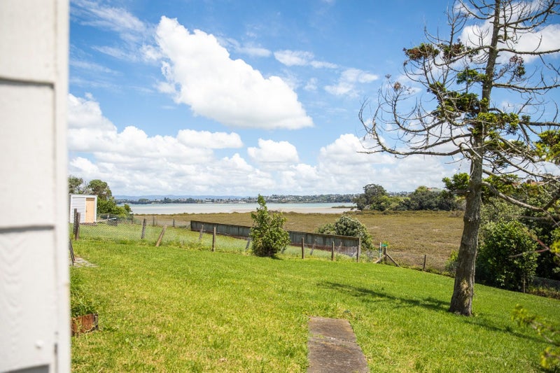 31 Hillary Crescent, Belmont, Auckland - Carousel 2