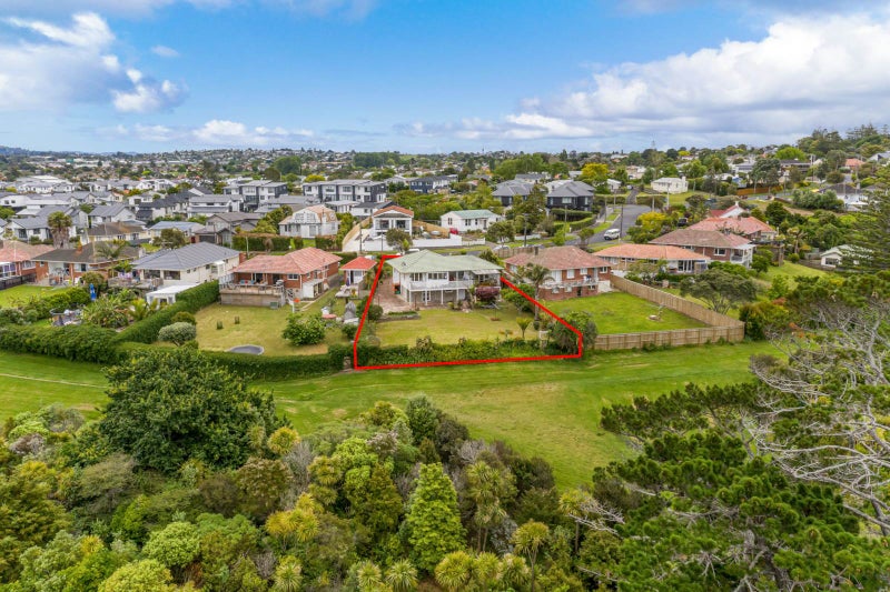 32 Silverton Avenue, Wai o Taiki Bay, Auckland - Carousel 2