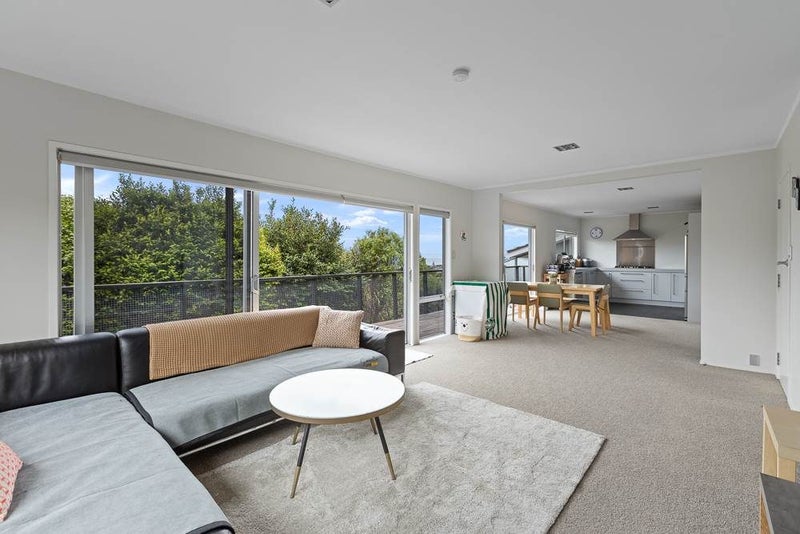 2/13 Kiri Place, Mairangi Bay, Auckland - Carousel 2