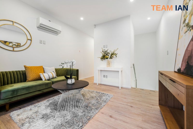 6/14 Sabot Place, Massey, Auckland - Carousel 1