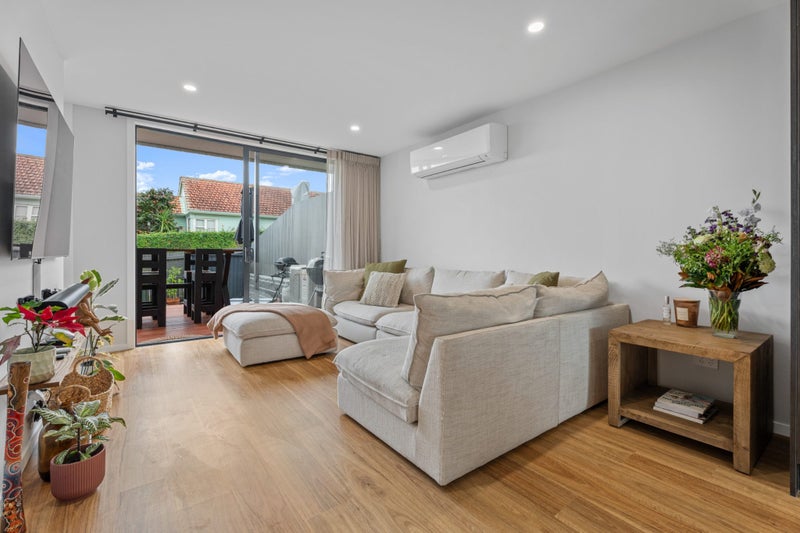 10 Dunkirk Terrace, Mount Albert, Auckland - Carousel 2