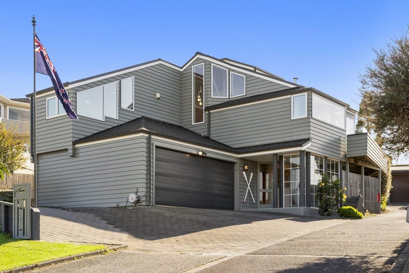 7B Peter Terrace, Castor Bay, Auckland - Carousel 2
