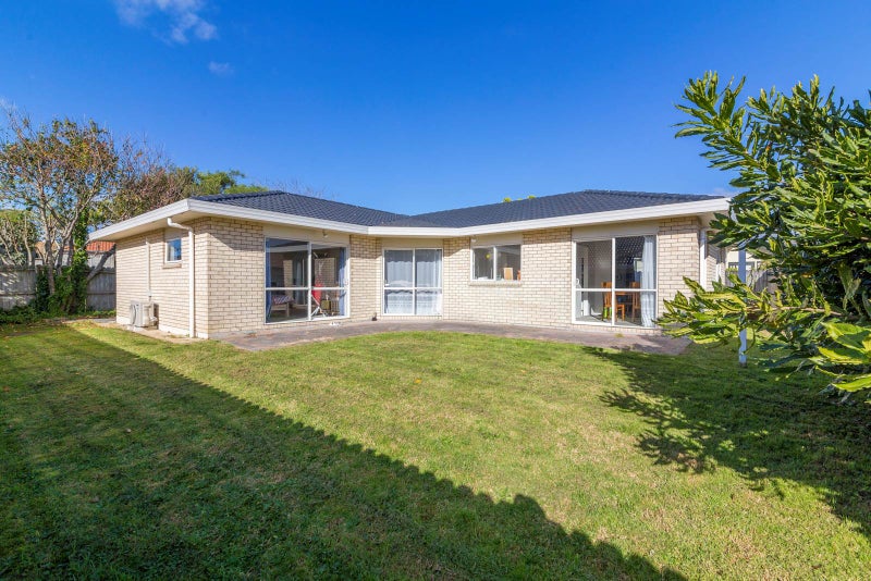 24 Newry Close, East Tamaki Heights, Auckland - Carousel 1