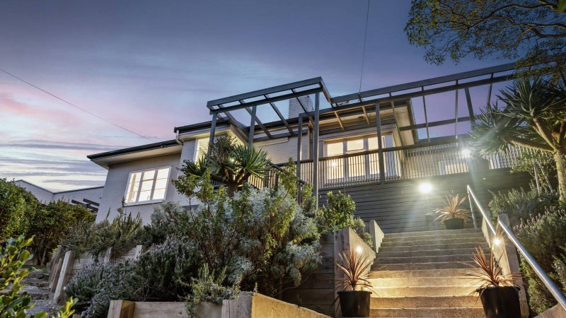 1B Shalimar Crescent, Khandallah, Wellington - Carousel 1