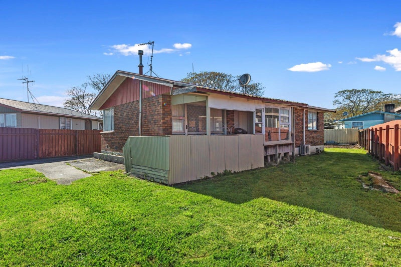 117 Collins Road, Melville, Hamilton - Carousel 2