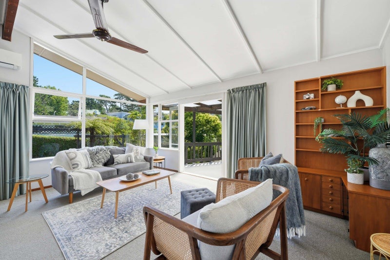 44 Saddleback Rise, Murrays Bay, Auckland - Carousel 2