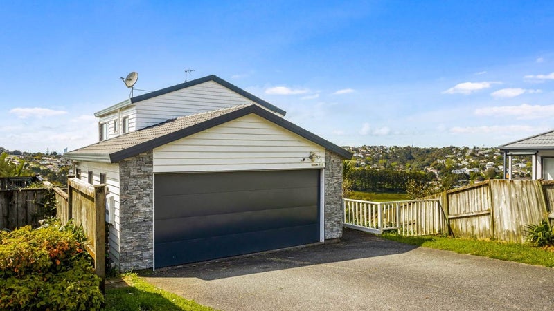 2/92D Manuka Road, Glenfield, Auckland  - Carousel 1
