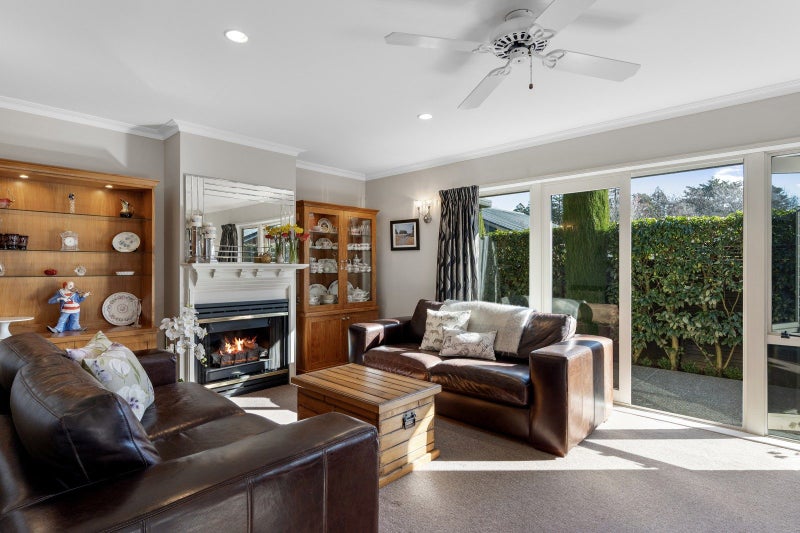 2/281 Memorial Avenue, Burnside, Christchurch - Carousel 2