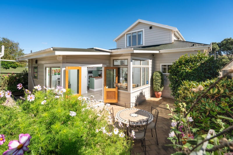 13 West Road, Northland, Wellington - Carousel 2