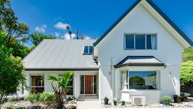 13 Kakariki Grove, Waikanae - Carousel 1