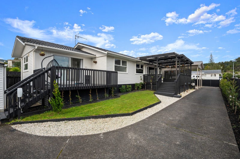 37 Castleford Street, Green Bay, Auckland - Carousel 2