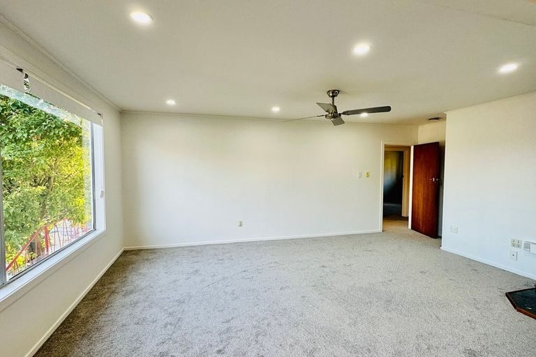 10 Datura Place, Sunnynook, Auckland - Carousel 2