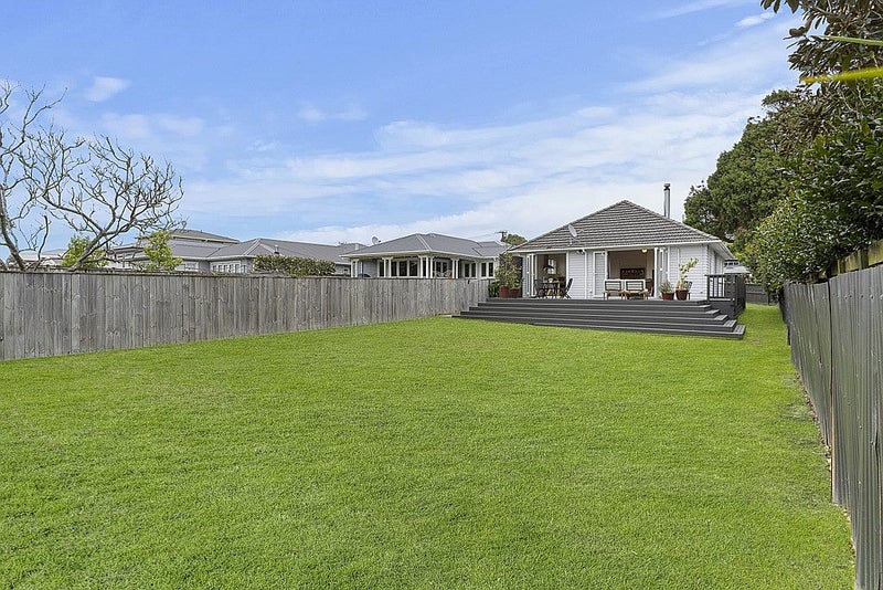 37 Maranui Avenue, Point Chevalier, Auckland - Carousel 1