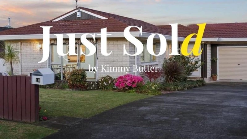 16 Faith Bullock Place, New Lynn, Auckland - Carousel 1