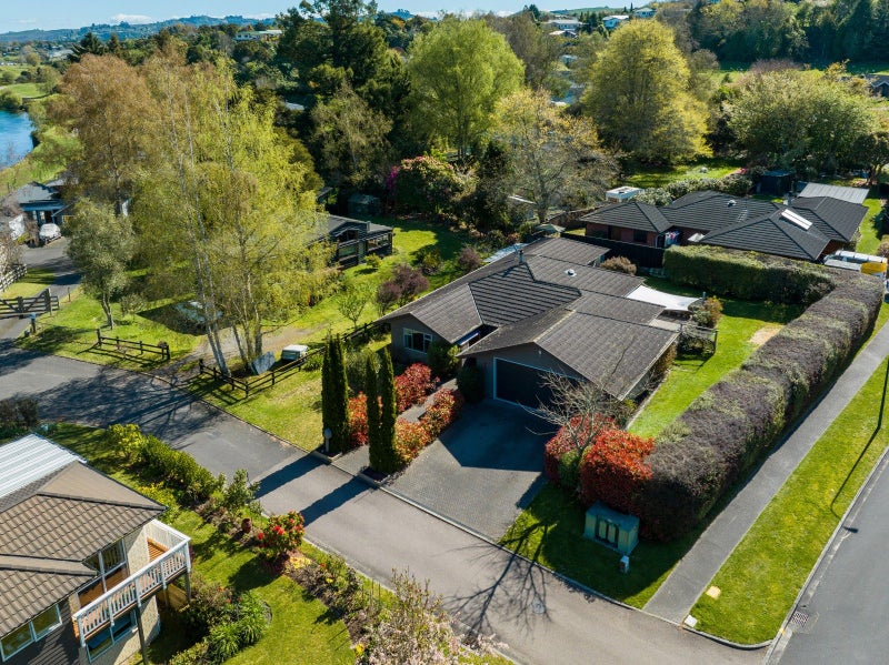 1 Warren Fisher Grove, Rangatira Park, Taupo - Carousel 1