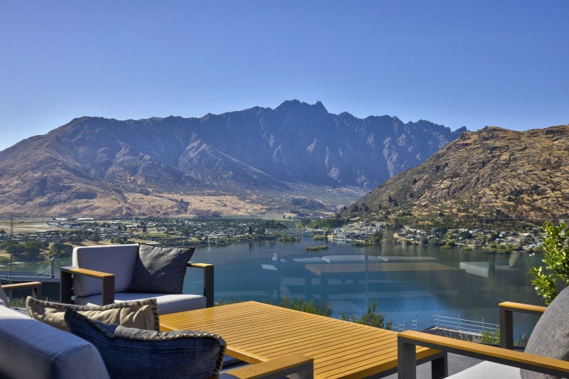 4 Lynch Lane, Queenstown Hill, Queenstown - Carousel 2