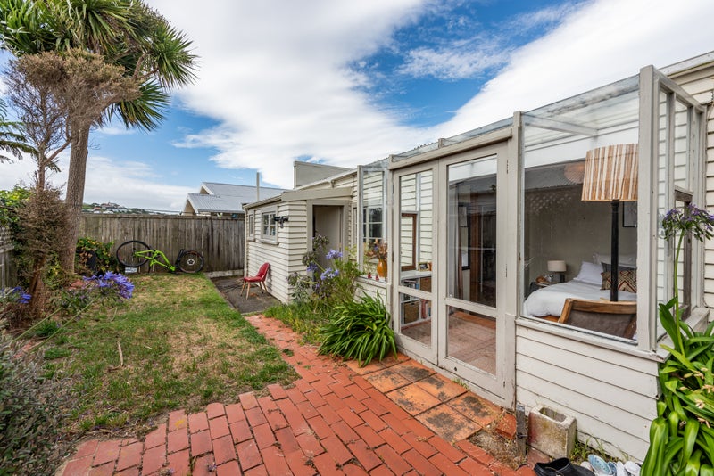 50 Mortimer Terrace, Aro Valley, Wellington - Carousel 1