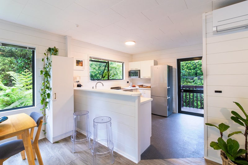 16 Frank Street, Oneroa, Waiheke Island - Carousel 2