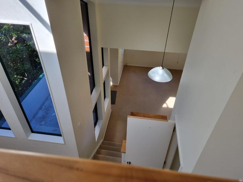 18 Sydenham Street, Northland, Wellington - Carousel 1