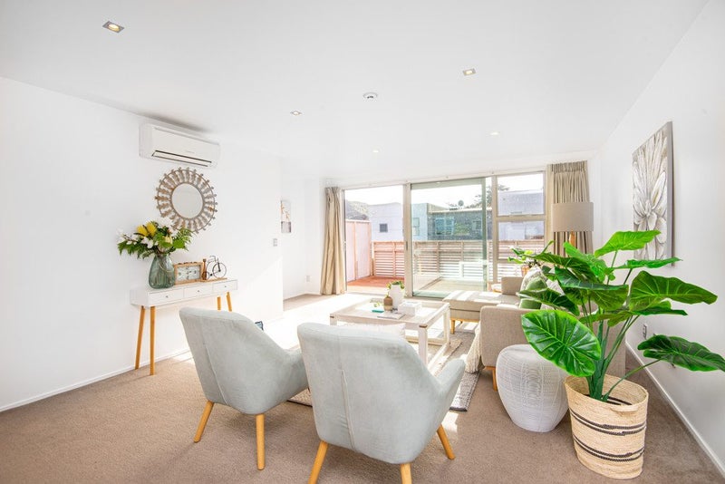 65 Saddleback Grove, Karori, Wellington - Carousel 2