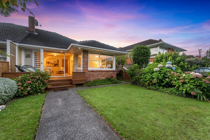 1/5 Dudding Avenue, Northcote, Auckland - Carousel 1