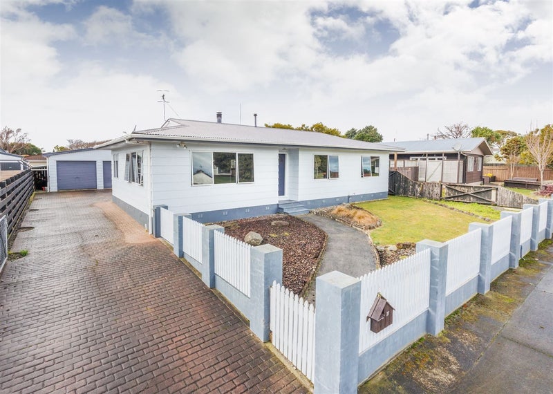 27 Rosedale Crescent, Cloverlea, Palmerston North - Carousel 1
