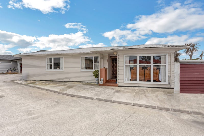 38 Normandy Place, Henderson, Auckland - Carousel 1