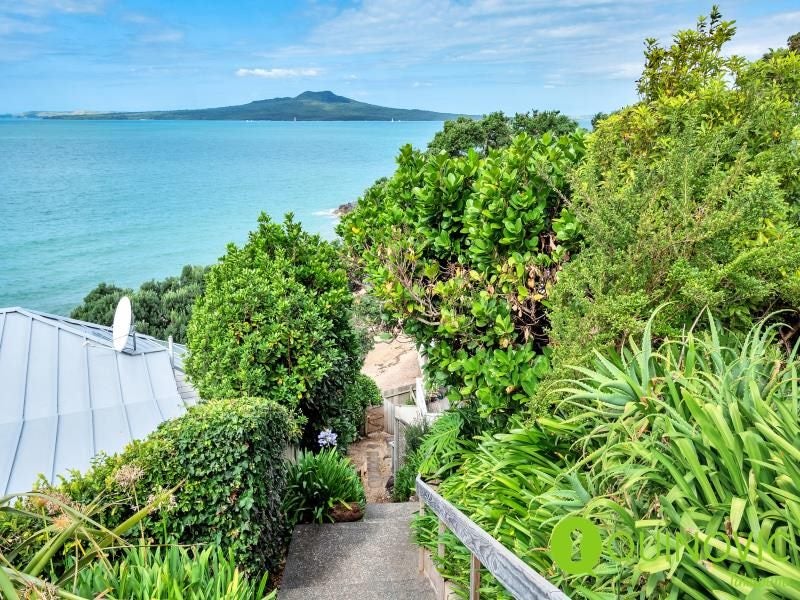 2/233 Hurstmere Road, Takapuna, Auckland - Carousel 1