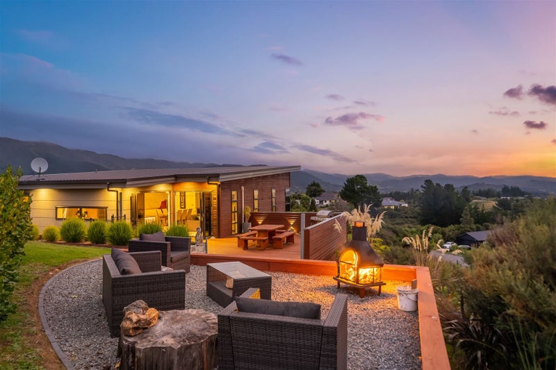 49 Mount Marua Way, Timberlea, Upper Hutt - Carousel 1