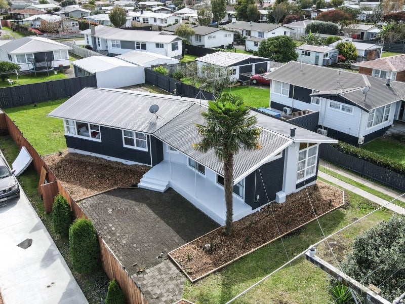 110 Collins Road, Melville, Hamilton - Carousel 1