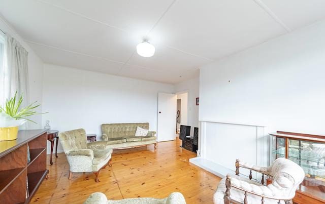 13 Dorset Grove, Cannons Creek, Porirua - Carousel 2