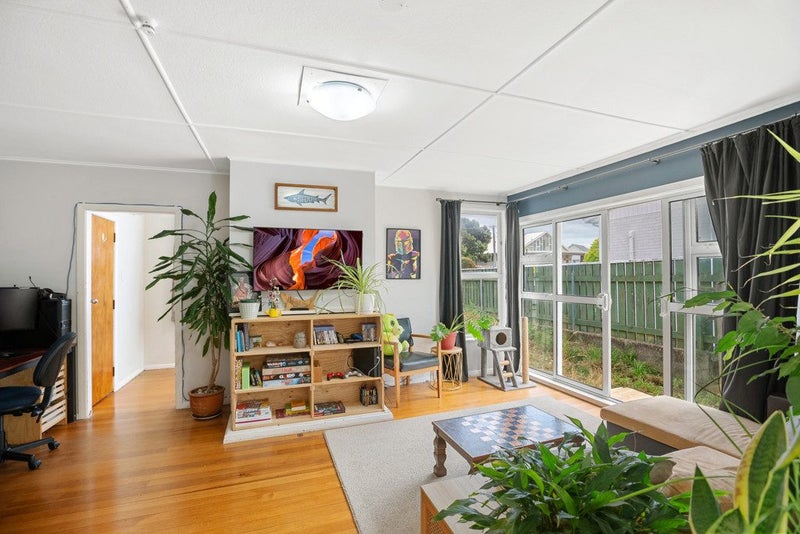 65 Te Pene Avenue, Titahi Bay, Porirua - Carousel 1