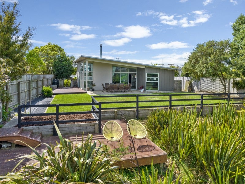 19 Springdale Grove, Fitzherbert, Palmerston North - Carousel 1