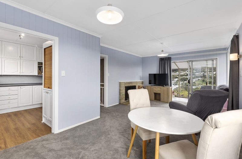 74 Taylor Terrace, Tawa, Wellington - Carousel 2