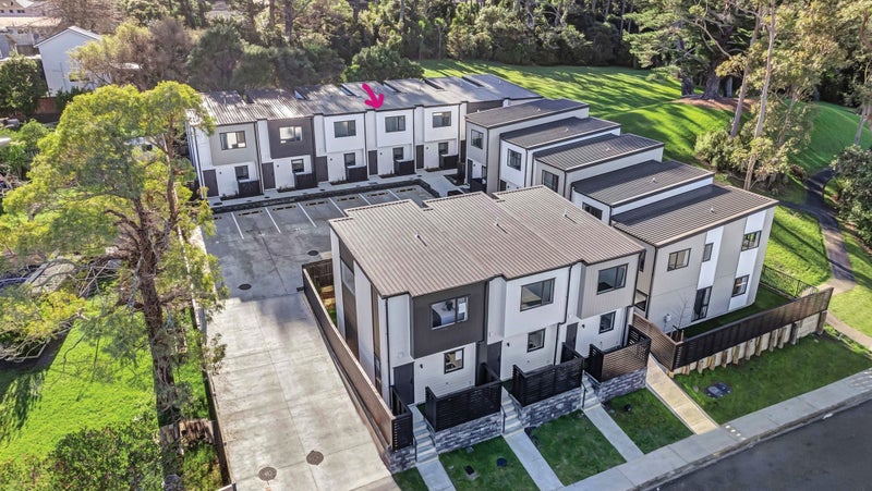 4/58 Kemp Road, Massey, Auckland - Carousel 1